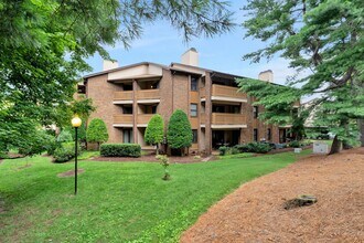 123 Hillsboro Pl in Nashville, TN - Building Photo - Building Photo