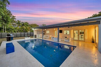 8501 SW 142nd St in Palmetto Bay, FL - Building Photo - Building Photo