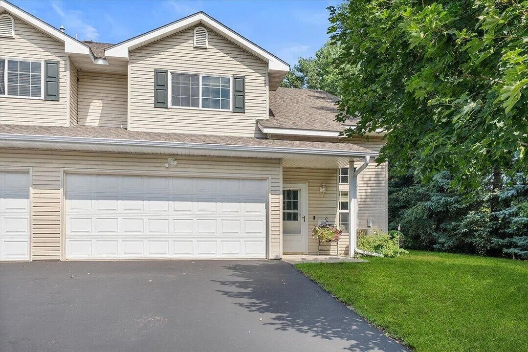 158 Bridgewater Trl in Hudson, WI - Foto de edificio