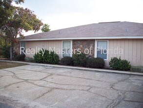 3398 Green Briar Cir in Gulf Breeze, FL - Building Photo - Building Photo