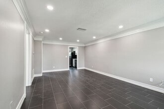 2942 W Bay Dr in Belleair Bluffs, FL - Building Photo - Building Photo
