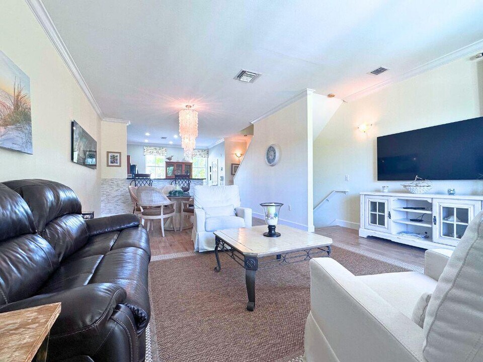 635 Casa Loma Blvd in Boynton Beach, FL - Building Photo