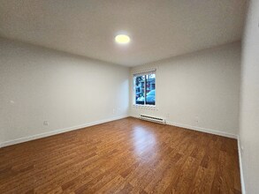 9827 158th St E, Unit 2 in Puyallup, WA - Building Photo - Building Photo