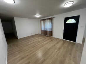 491 N Foothill Blvd in Cloverdale, CA - Building Photo - Building Photo