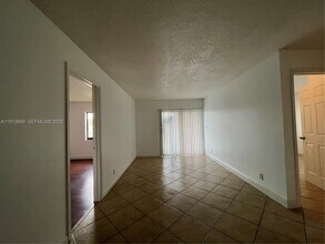 3720 N Pine Island Rd in Sunrise, FL - Building Photo - Building Photo
