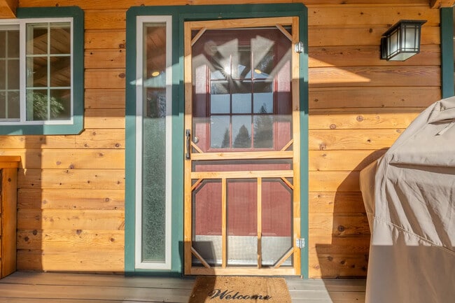 4422 Up Chick St in Placerville, CA - Foto de edificio - Building Photo