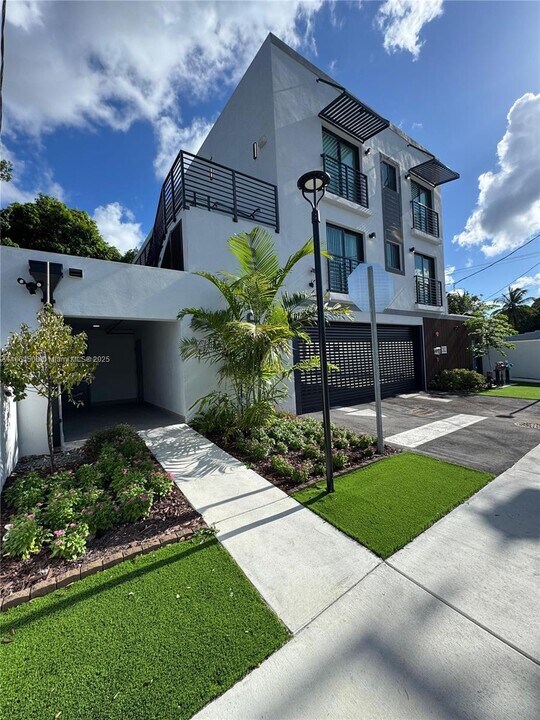 2782 NW 46th St in Miami, FL - Building Photo
