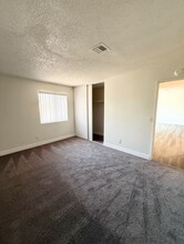 1750 Karen Ave in Las Vegas, NV - Building Photo - Building Photo