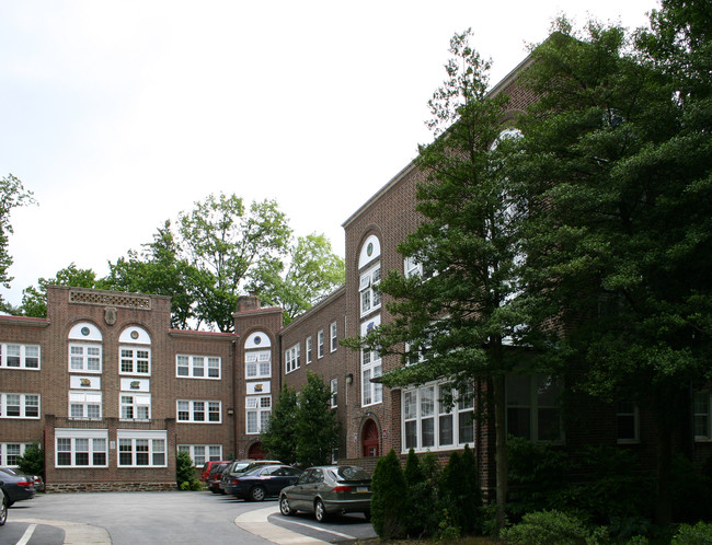 College Hall Apartments in Bryn Mawr, PA - Building Photo - Building Photo