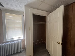 1000 E Philadelphia St, Unit Upstairs Apartment in York, PA - Building Photo - Building Photo