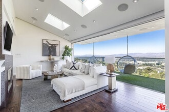 7177 Pacific View Dr in Los Angeles, CA - Building Photo - Building Photo