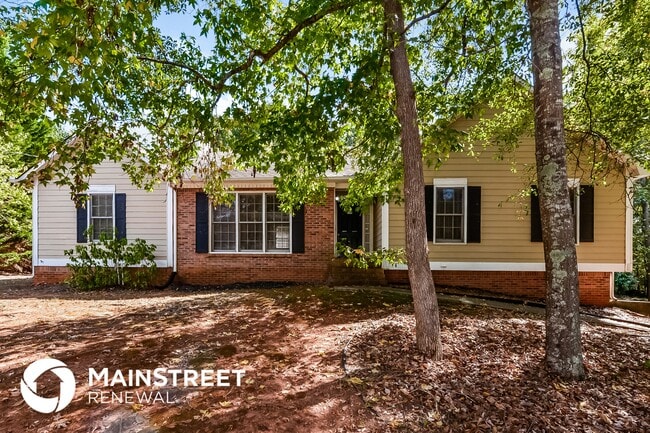 property at 170 Den Ric Dr