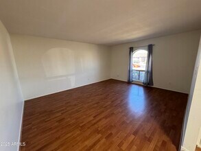 5021 W Mercer Ln in Glendale, AZ - Building Photo - Building Photo