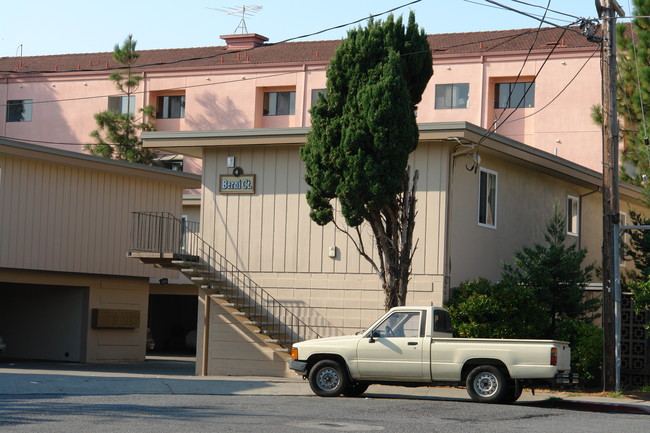 4 Berni Ct in Millbrae, CA - Foto de edificio - Building Photo