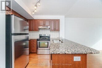 60 Fairfax Crescent in Toronto, ON - Building Photo - Building Photo