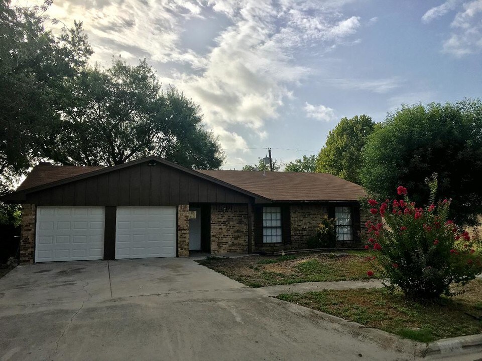 1810 N 38th St in Killeen, TX - Building Photo