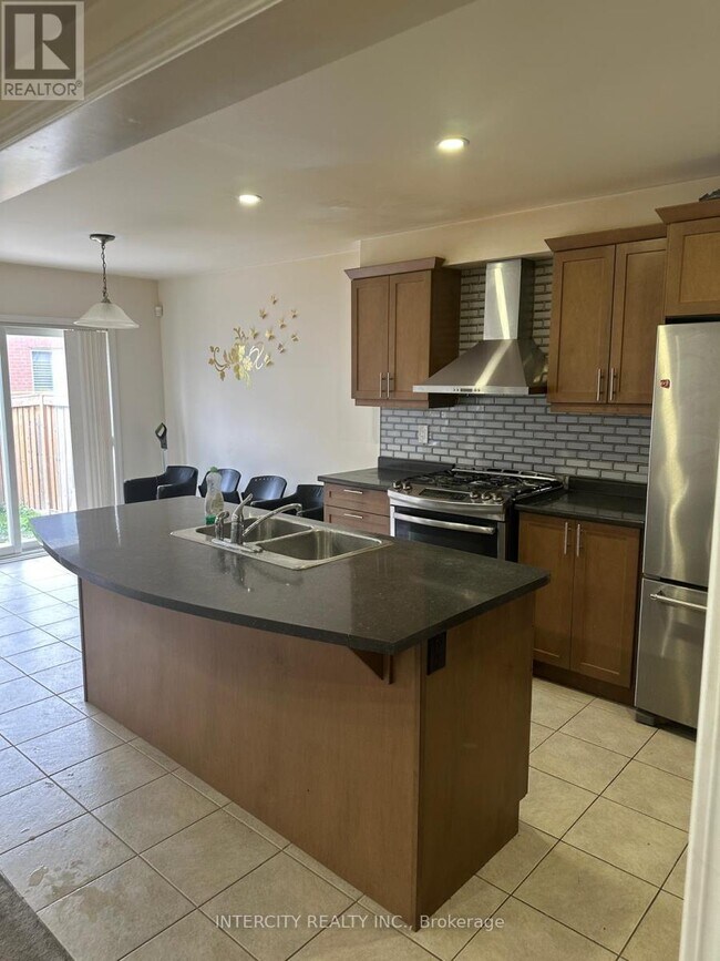 30 Stedford Cres in Brampton, ON - Building Photo - Building Photo