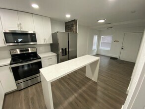 2987 NW 44th St in Miami, FL - Foto de edificio - Building Photo