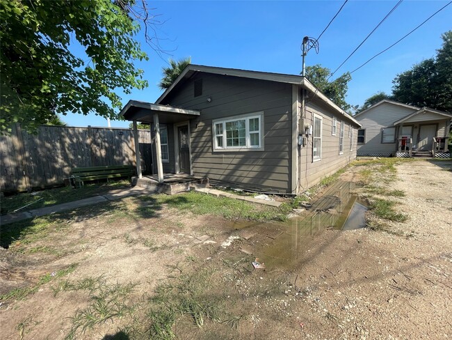 property at 415 E 43rd St