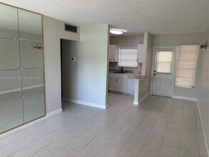 1301 N 12th Ct in Hollywood, FL - Building Photo - Building Photo
