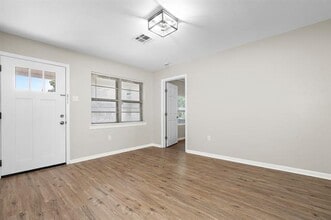 2009 Broadway St in Waco, TX - Building Photo - Building Photo