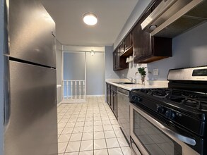 3108 Roberts Dr in Woodridge, IL - Building Photo - Building Photo