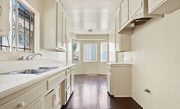 6609 1/2 Brynhurst Ave in Los Angeles, CA - Foto de edificio - Building Photo