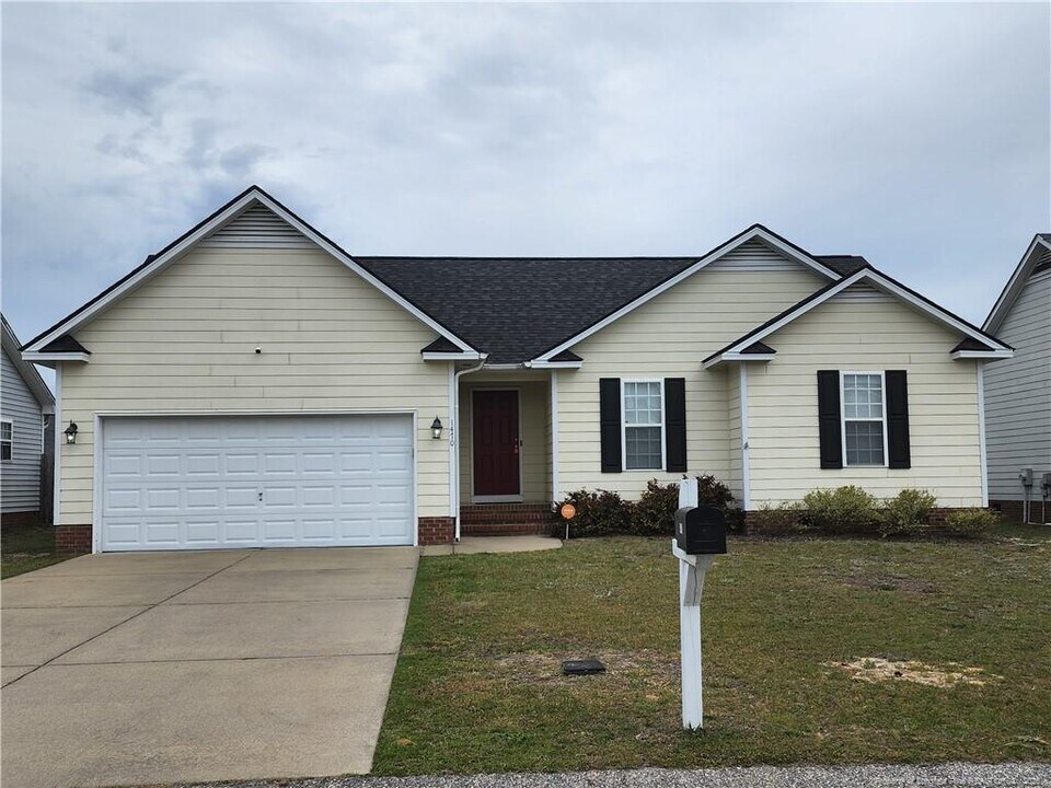 1470 Mingary Ave in Fayetteville, NC - Building Photo