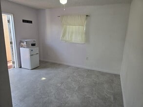 4670 SW 133rd Ave, Unit Room for rent in Miami, FL - Building Photo - Building Photo