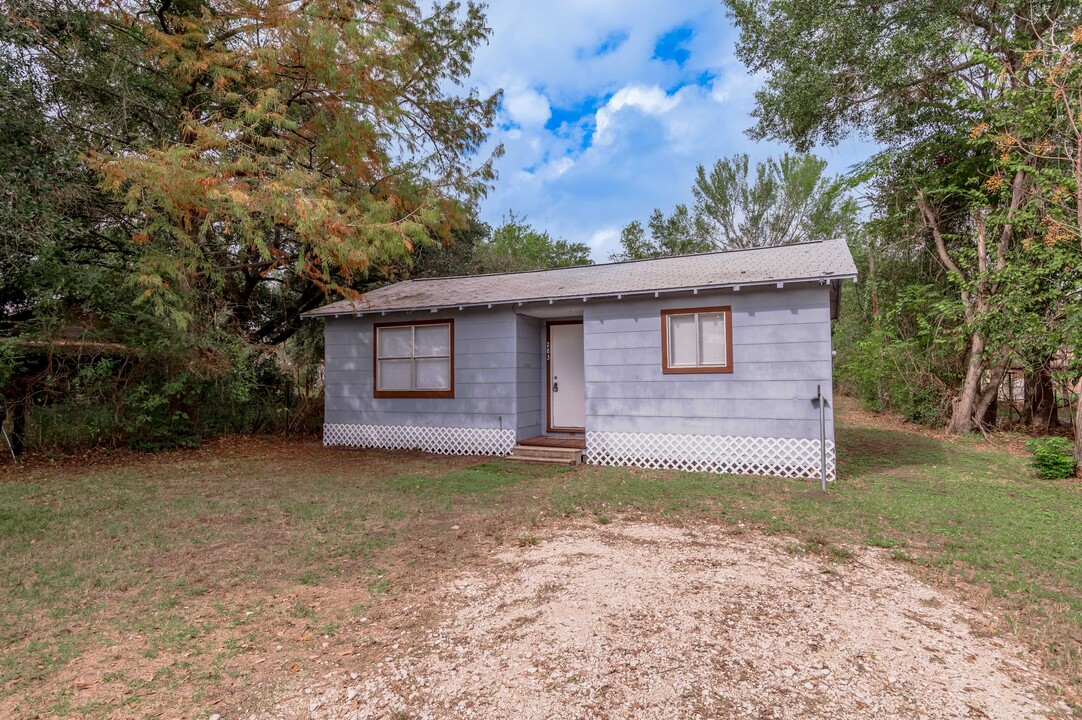 318 2nd St in Trinity, TX - Building Photo