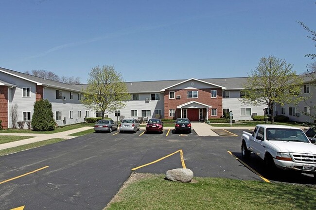 FairCrest Senior Apartments in St. Francis, WI - Building Photo - Building Photo