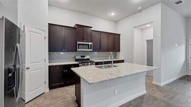 1941 Colonial Ave in New Braunfels, TX - Building Photo - Building Photo