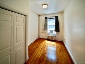 211 W 88th St in New York, NY - Building Photo - Building Photo