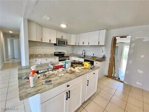 106 Leeland Heights Blvd W in Lehigh Acres, FL - Foto de edificio - Building Photo