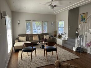 100 S Kings Rd, Unit 100 S Kings in Los Angeles, CA - Building Photo - Building Photo