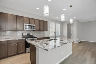 18932 High Point Blvd in Denver, CO - Building Photo - Building Photo