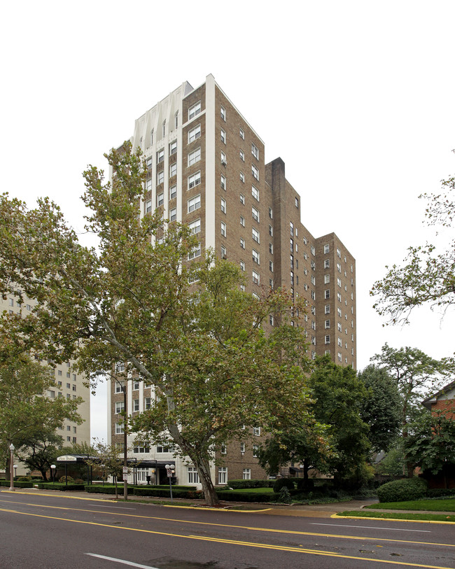 Pierre Chouteau Apartments in St. Louis, MO - Building Photo - Building Photo