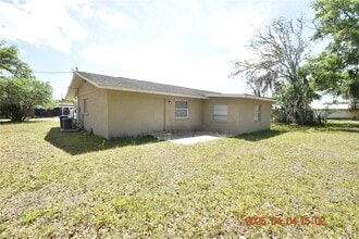 745 NE 5th Terrace in Crystal River, FL - Building Photo - Building Photo