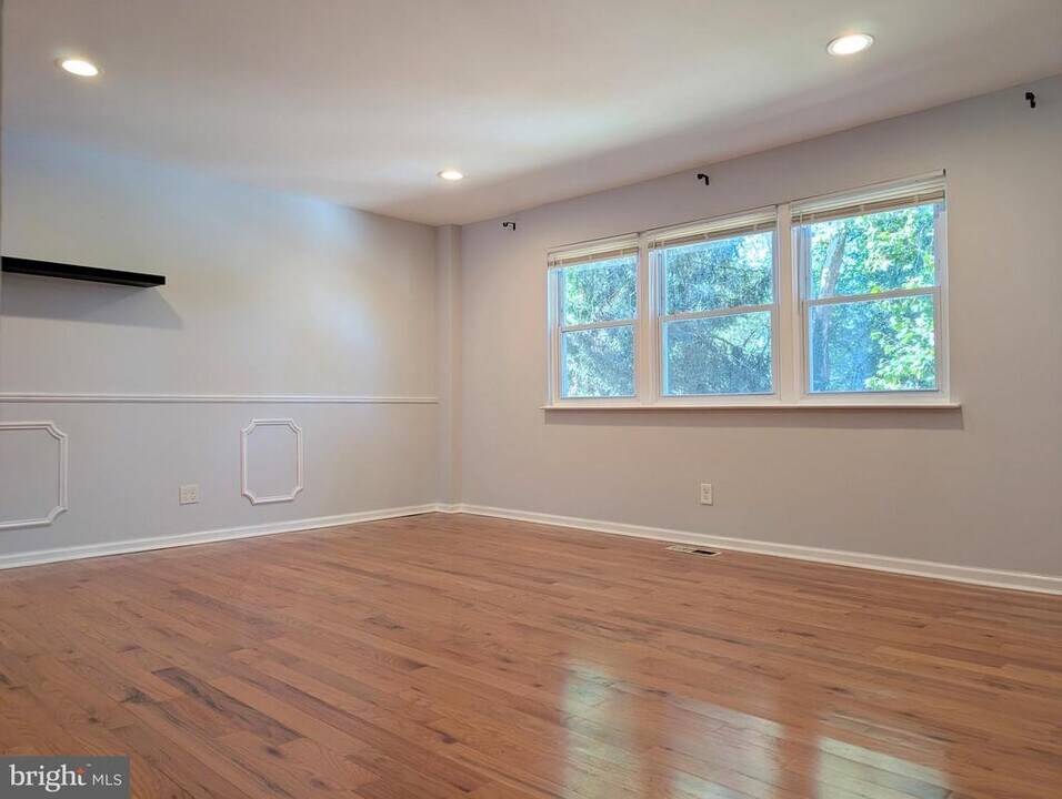3525 Nottingham Ln in Philadelphia, PA - Building Photo
