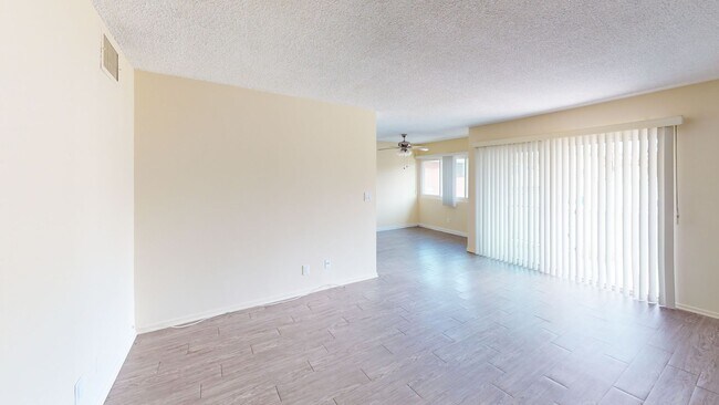 621 S. Osage in Inglewood, CA - Foto de edificio - Interior Photo