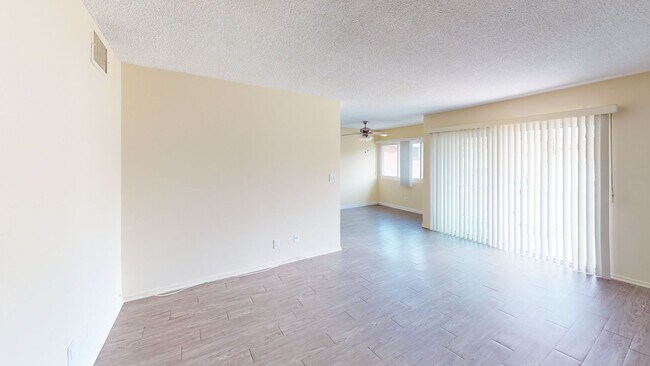 621 S. Osage in Inglewood, CA - Building Photo - Interior Photo