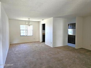 1668 E Shangri-La Dr in Daytona Beach, FL - Building Photo - Building Photo