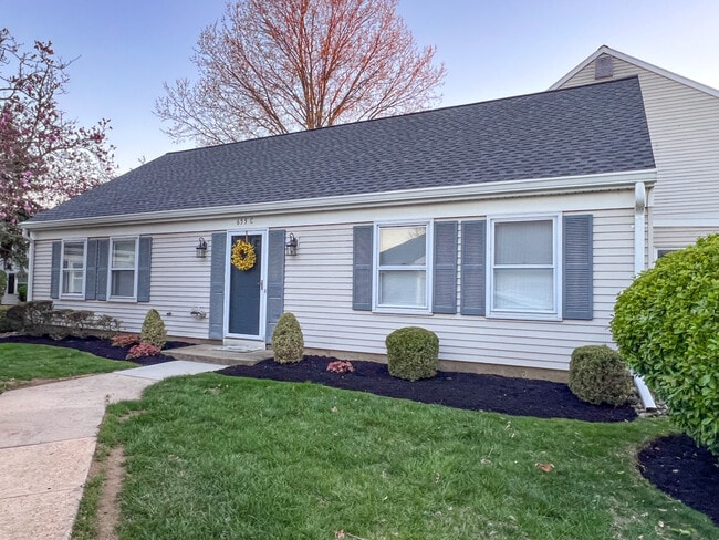 655C Yale Way in Monroe Township, NJ - Building Photo - Building Photo