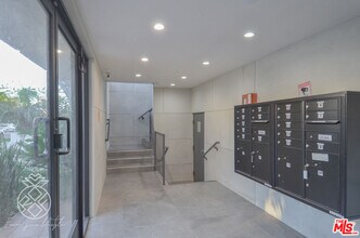 1727 Glendon Ave in Los Angeles, CA - Building Photo - Building Photo