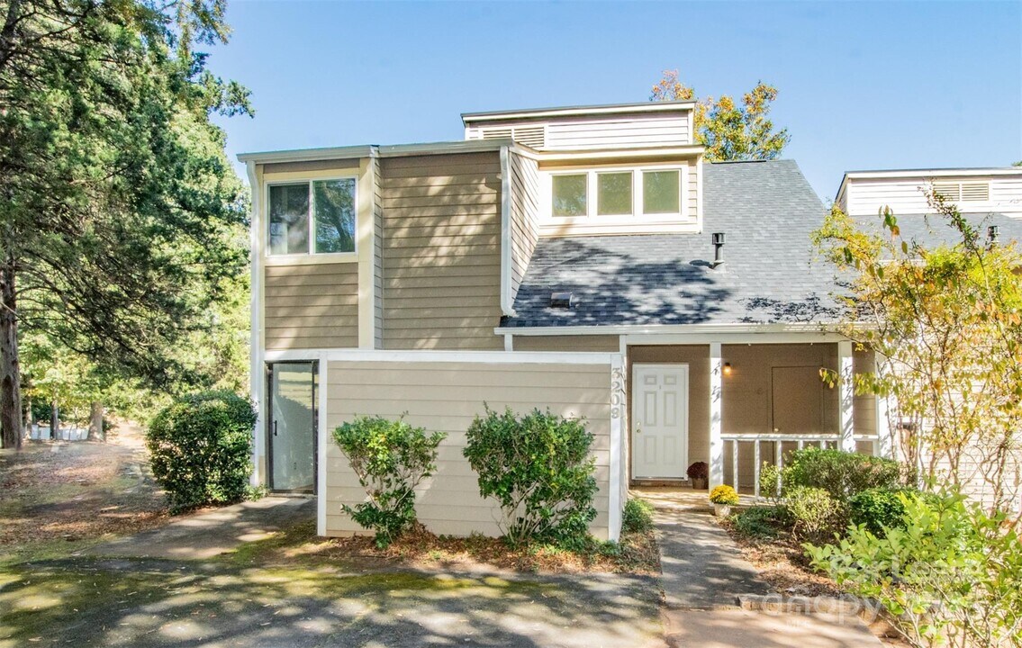 3209 Windbluff Dr in Charlotte, NC - Building Photo