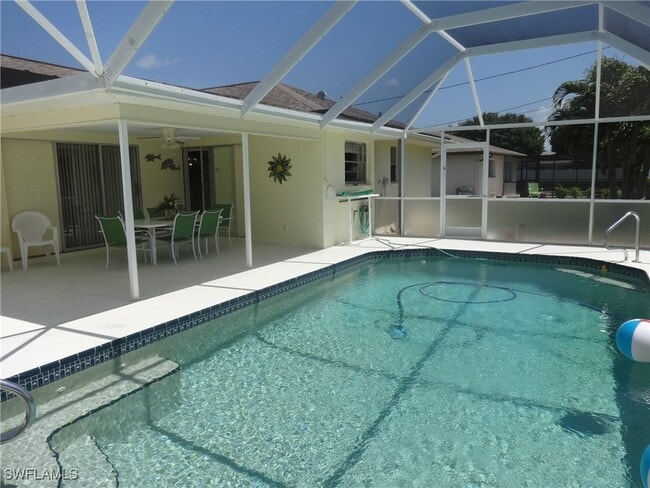 330 SE 34th St in Cape Coral, FL - Building Photo - Building Photo