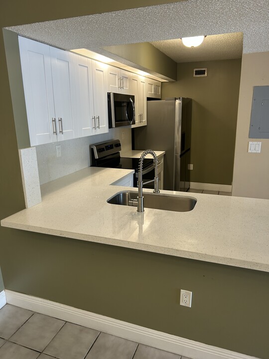 8640 SW 212th St in Cutler Bay, FL - Building Photo