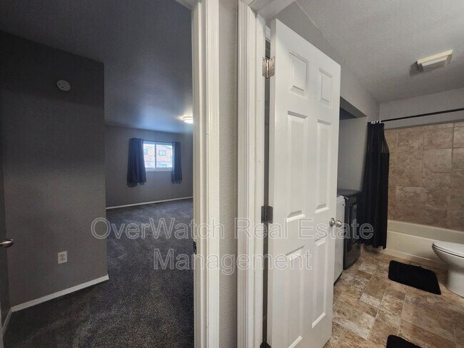 8111 Medellin Cir in Anchorage, AK - Building Photo - Building Photo