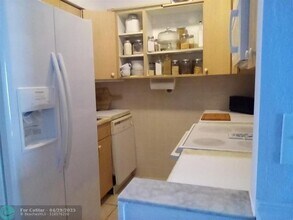 725 SW 11th Ave in Hallandale Beach, FL - Building Photo - Building Photo