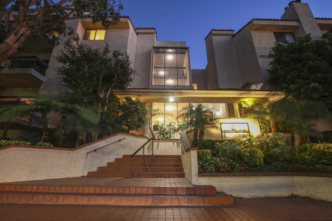 8180 Manitoba St, Unit 334 in Playa Del Rey, CA - Building Photo